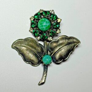 Gorgeous vintage brooch. Emerald Green Rhinestone & Art glass Cabochon stones